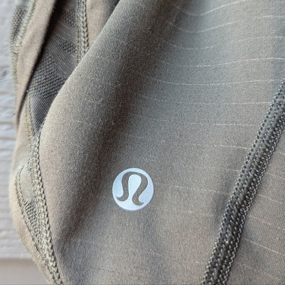 Lululemon Run For Days Short Army Green Camo Stripe Size 8 - Picture 4 of 9